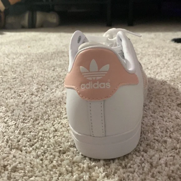 rose gold addidas shoes - Picture 3 of 3